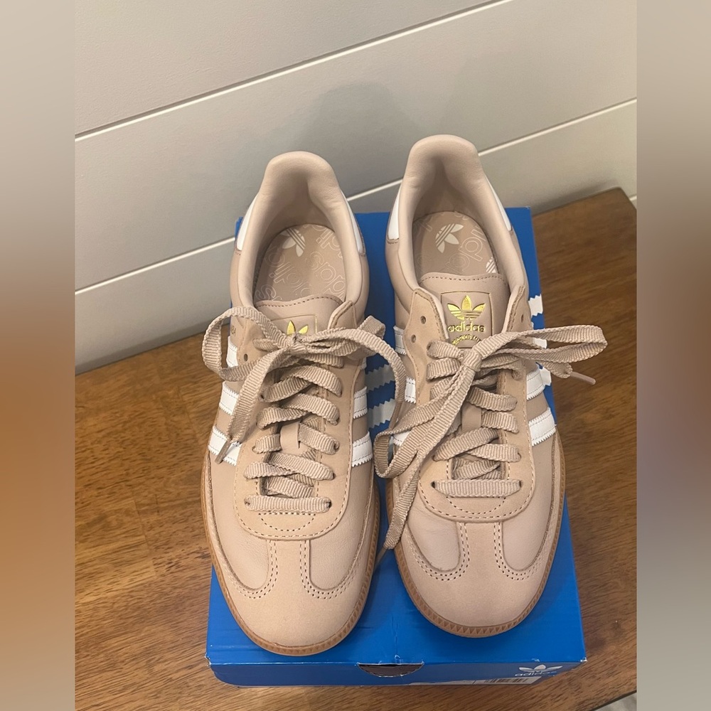 Women's Adidas Sambas OG - Size 7